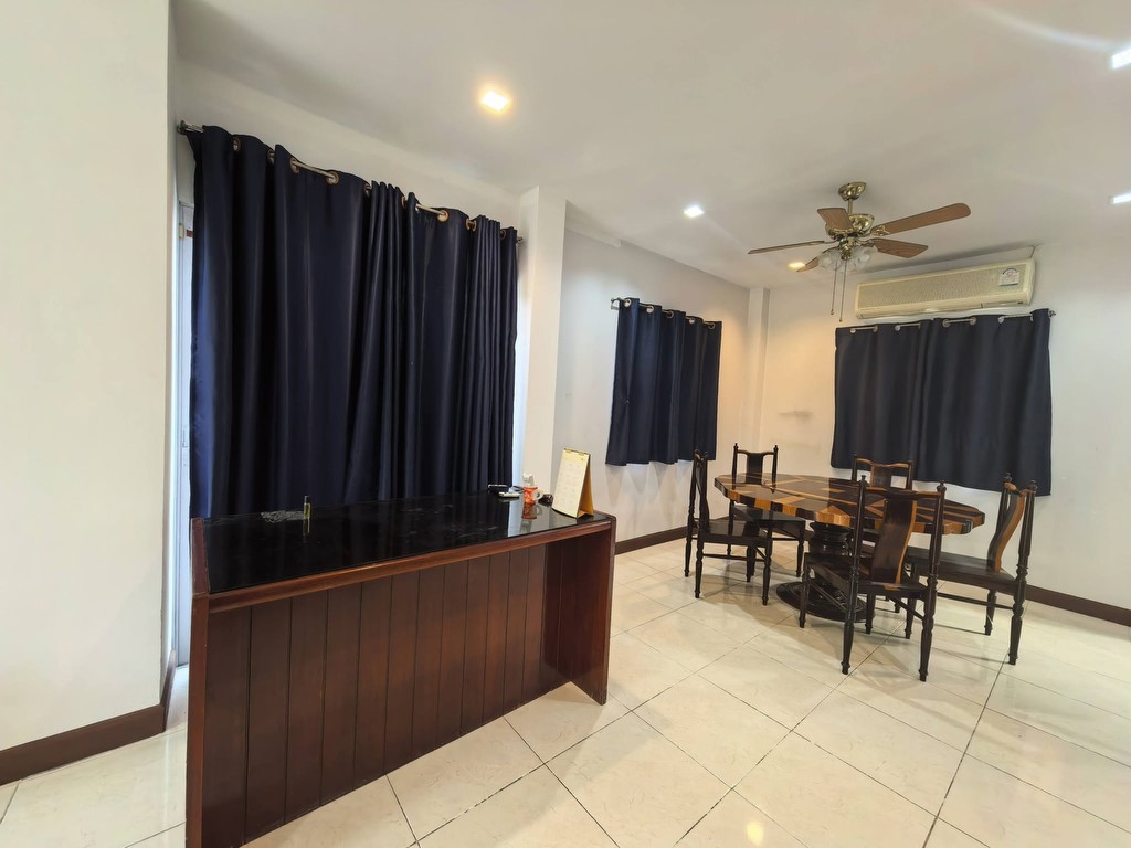 ให้เช่าบ้านเดี่ยว 2 ชั้น หมู่บ้าน มณีรินทร์ เลค แอนด์ พาร์ค ถ. 345 ใกล้สถานที่ใกล้เคียง